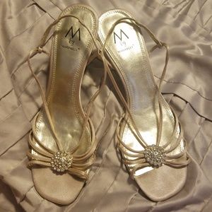 Gorgeous gold heels w rhinestones